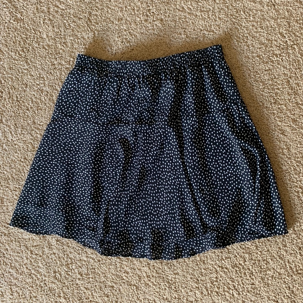 Banana Republic skirt size Small. Black and white dots print.